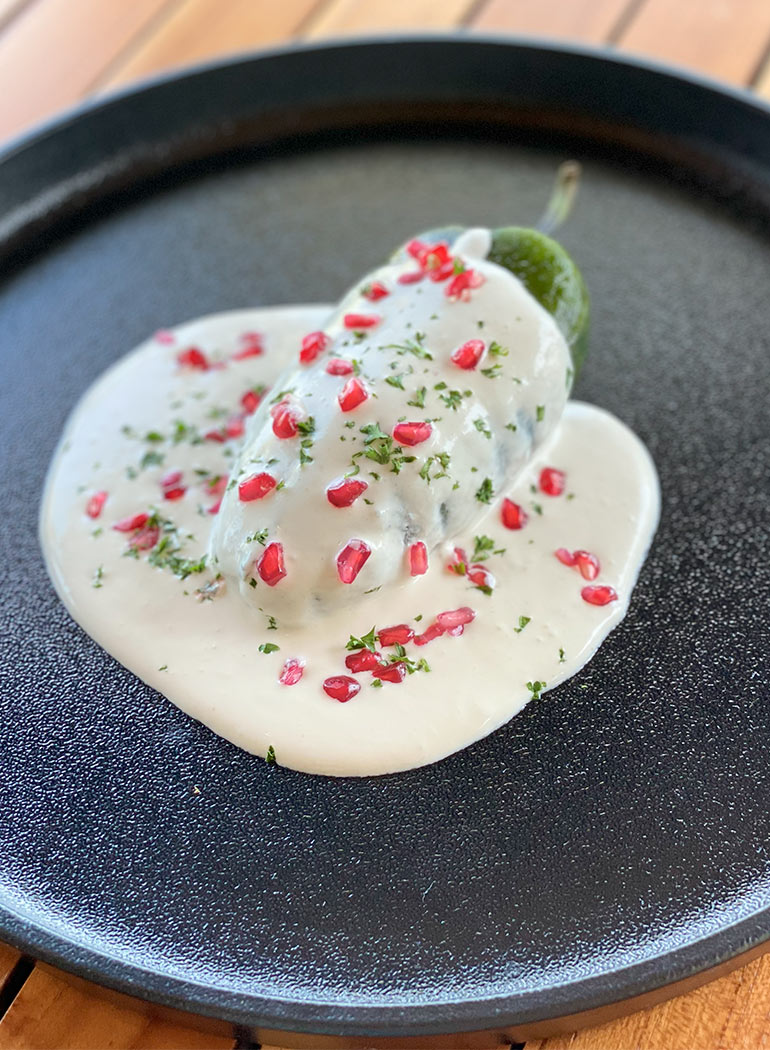 chile en nogada dish